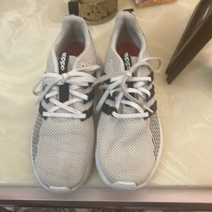 Adidas Questar size 10